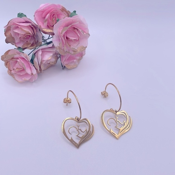 18k Gold Plated Heart Hollow Motherly Love Earrings - Picture 4 of 6